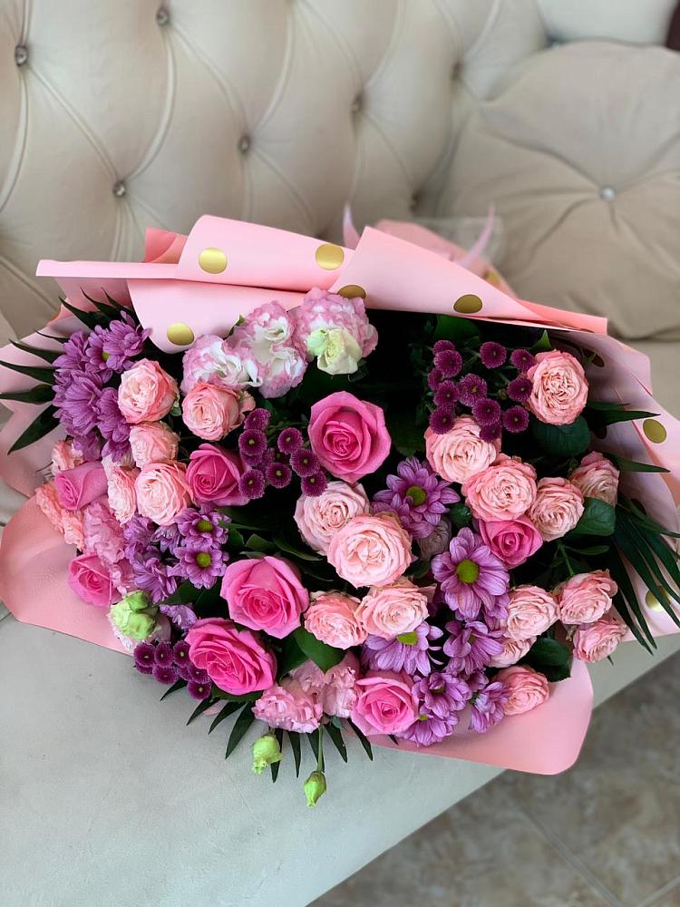 Букет цветов из: Хризантемы, Розы и Лизиантусы в Пушкинские Горы