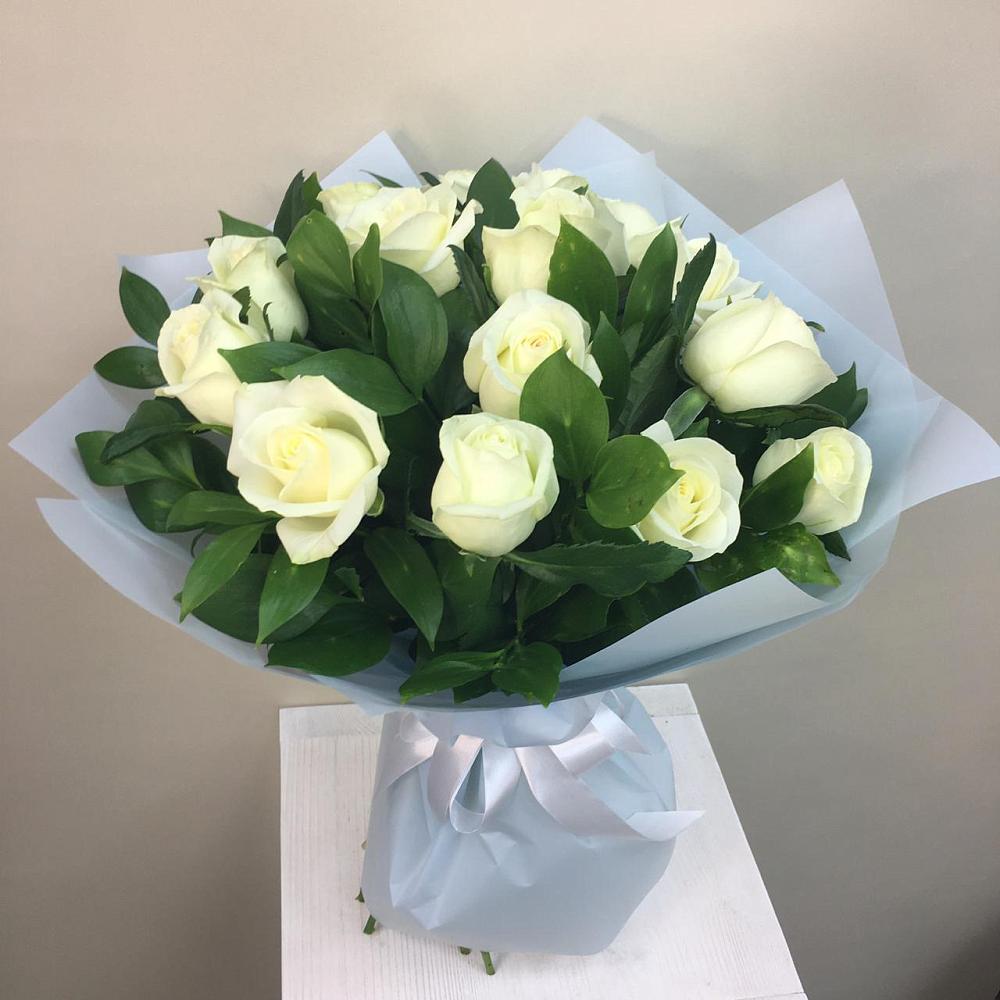 Букет 15 Белых роз Проуд в Пушкинские Горы