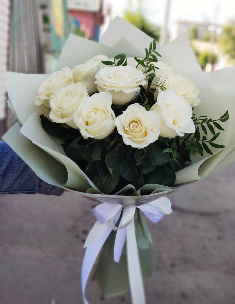 Букет Белые розы Проуд в Пушкинские Горы