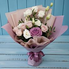 Букет цветов из:  Розы и Лизиантусы в Пушкинские Горы