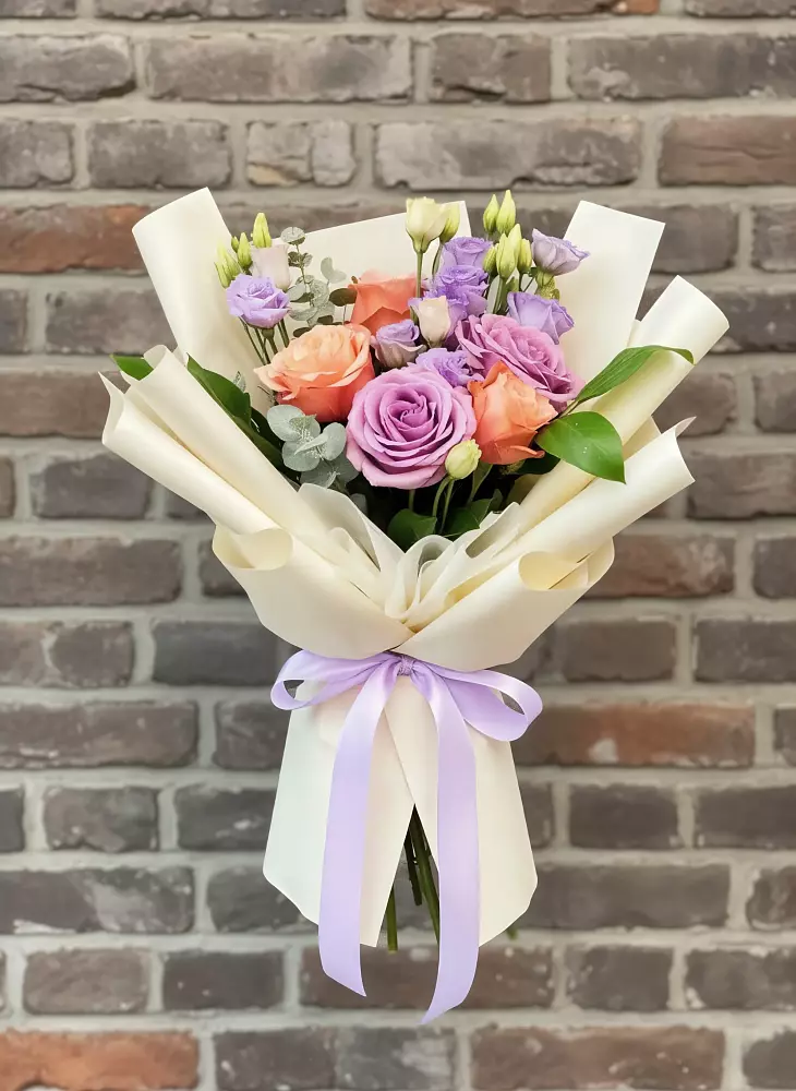 Букет цветов из: Лизиантусы и Розы в Пушкинские Горы