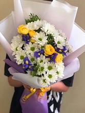 Букет цветов из:  Ирисы, Хризантемы и Розы #REPLACE_PRED# Пушкинские Горы