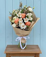 Букет цветов из:  Альстромерии, Лизиантусы, Розы и Хризантемы в Пушкинские Горы