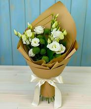 Букет цветов из:  Хризантемы и Лизиантусы в Пушкинские Горы