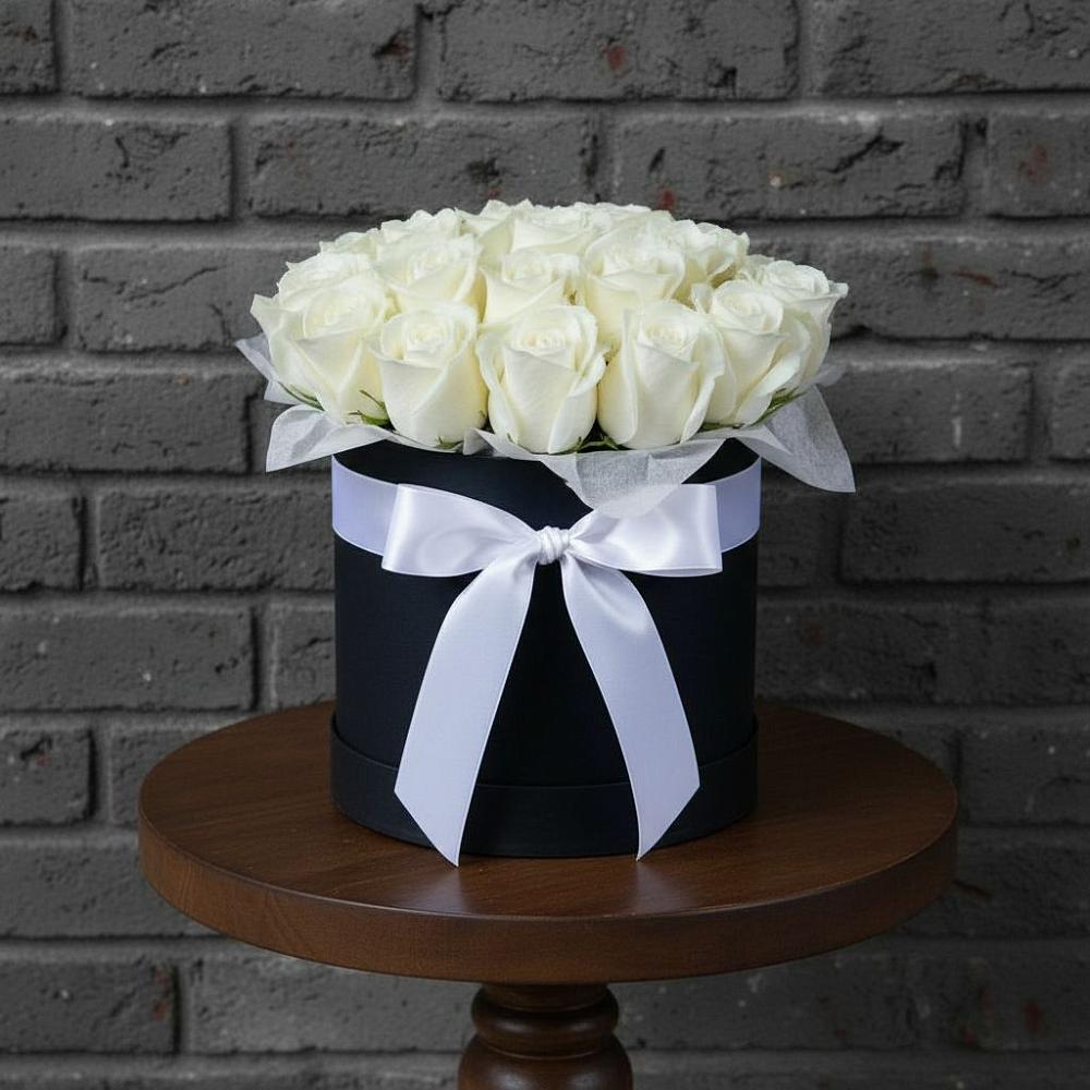 Цветочная композиция из Розы в шляпной коробке в Пушкинские Горы