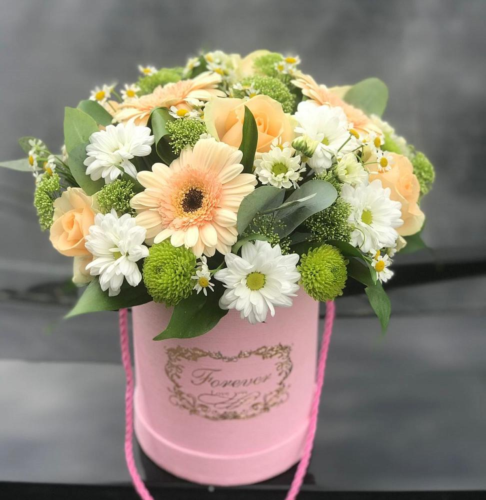 Цветочная композиция из Розы, Герберы и Хризантемы в шляпной коробке в Пушкинские Горы