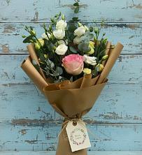 Букет цветов из:  Розы и Лизиантусы в Пушкинские Горы