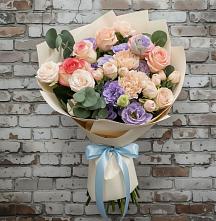 Букет цветов из:  Розы, Лизиантусы и Гвоздики #REPLACE_PRED# Пушкинские Горы