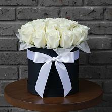 Цветочная композиция из Розы в шляпной коробке в Пушкинские Горы