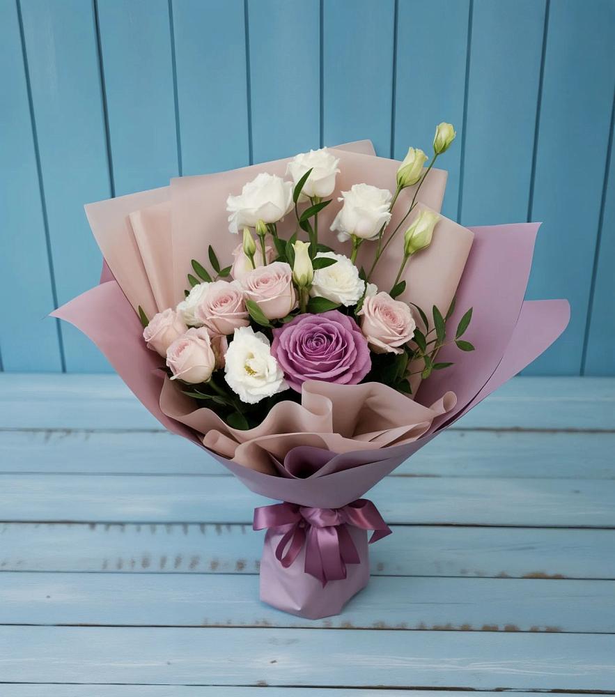 Букет цветов из: Розы и Лизиантусы в Пушкинские Горы